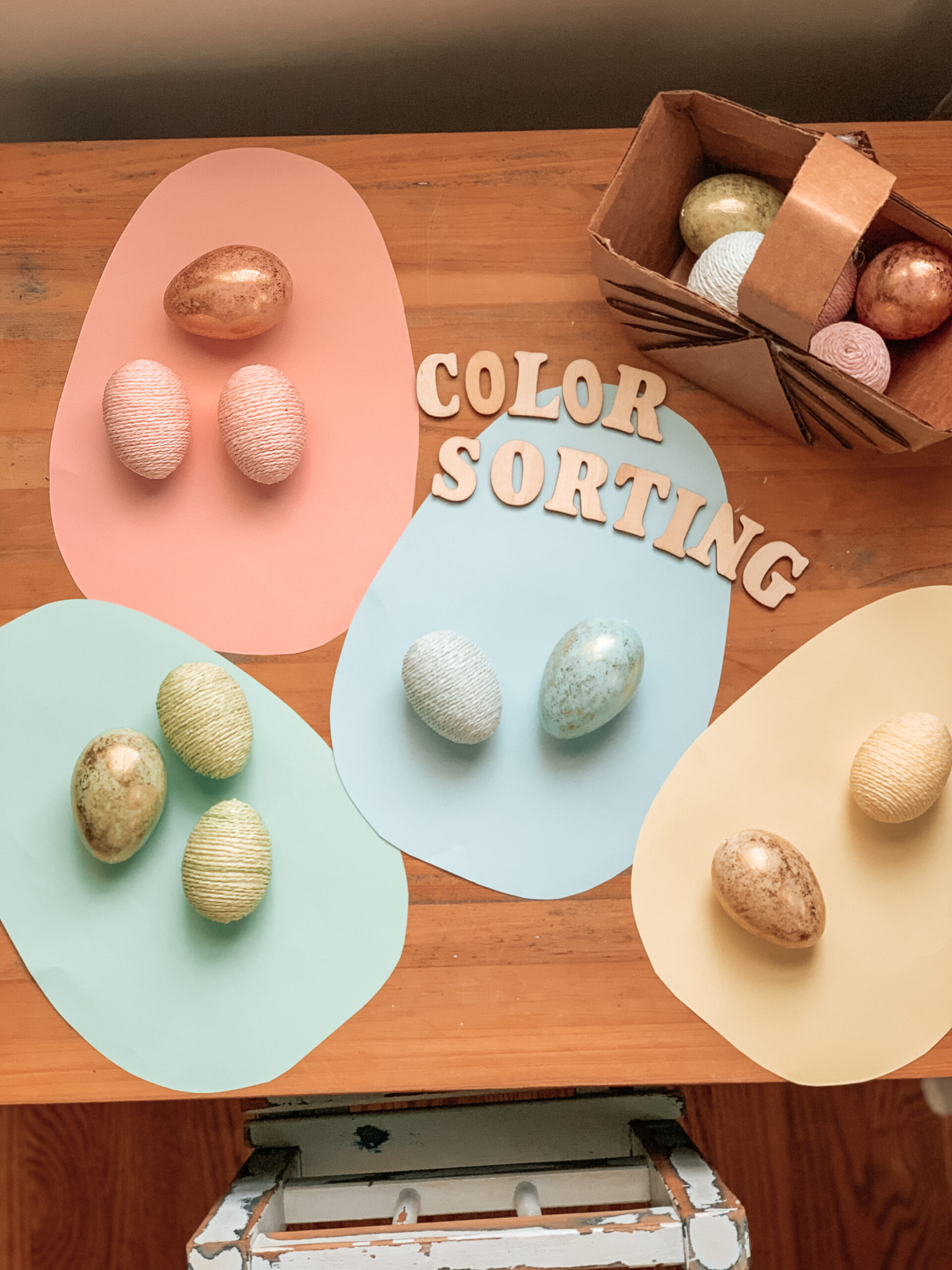 Color sorting Easter egg kids activity